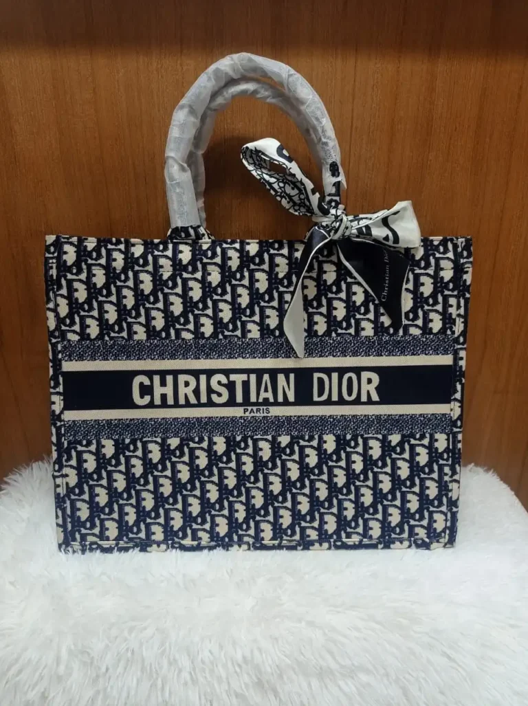 CHRISTIAN D’IOR medium size Tote Bag.