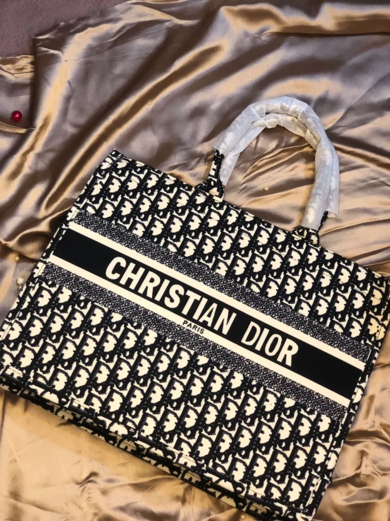 CHRISTIAN D’IOR Large Size with zipper Tote Bag.