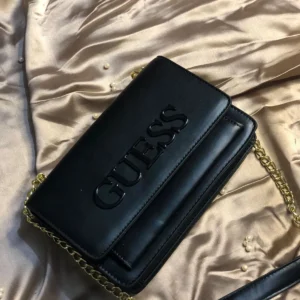 This image shows the New Guess Print Women’s Crossbody Handbag Briefcase Bag Handbag Messenger Bag. sale on this website. #womensbag #imported #ladiesbag #bag #guessesbag #mediumsizebag.4