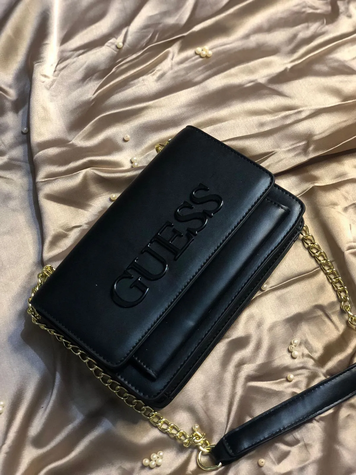 This image shows the New Guess Print Women’s Crossbody Handbag Briefcase Bag Handbag Messenger Bag. sale on this website. #womensbag #imported #ladiesbag #bag #guessesbag #mediumsizebag.4