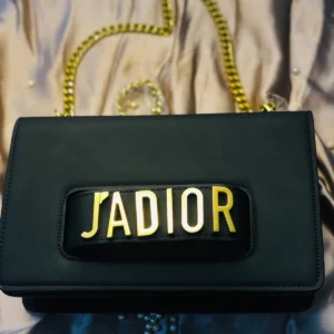 This image shows the Luxury midi JADIOR Premium quality bag with box. sale on this website. #womensbag #imported #ladiesbag #bag #jadiorbag #mediumsizebag.