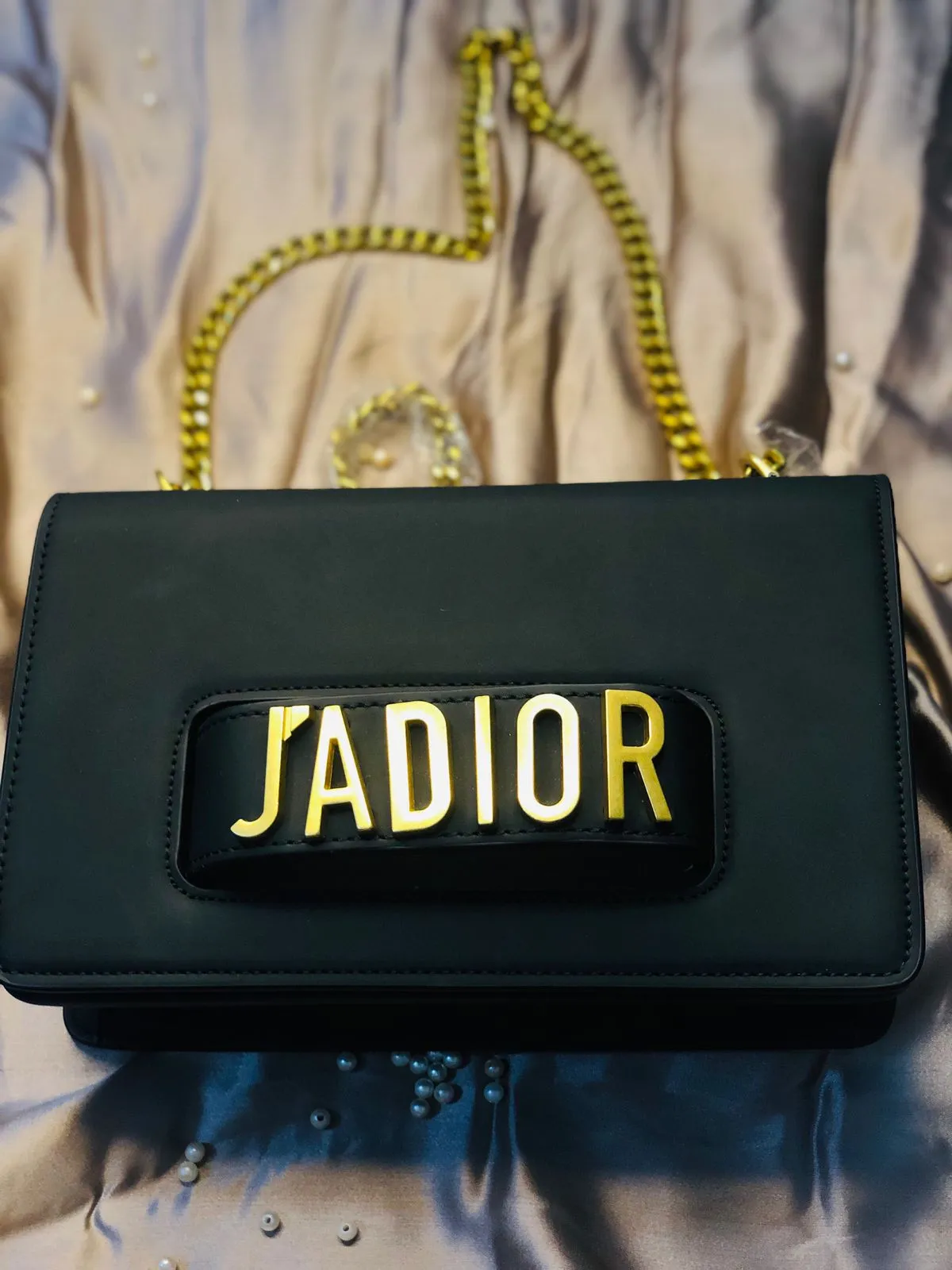 This image shows the Luxury midi JADIOR Premium quality bag with box. sale on this website. #womensbag #imported #ladiesbag #bag #jadiorbag #mediumsizebag.